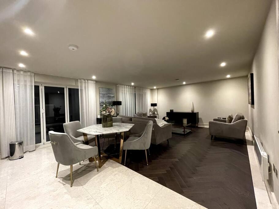2Br Urban Vista Retreat Chcl F7 Lejlighed Chigwell Eksteriør billede