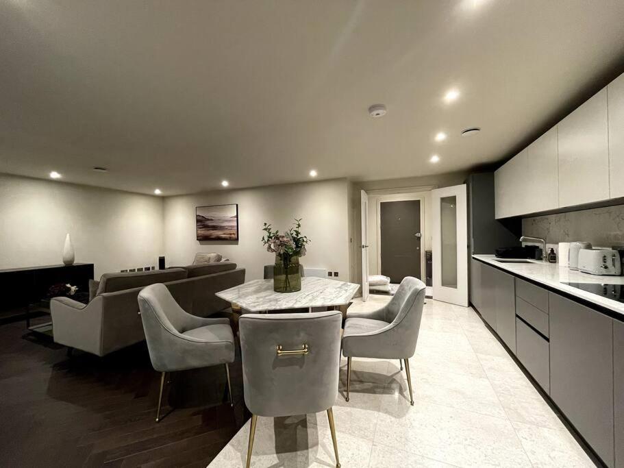 2Br Urban Vista Retreat Chcl F7 Lejlighed Chigwell Eksteriør billede