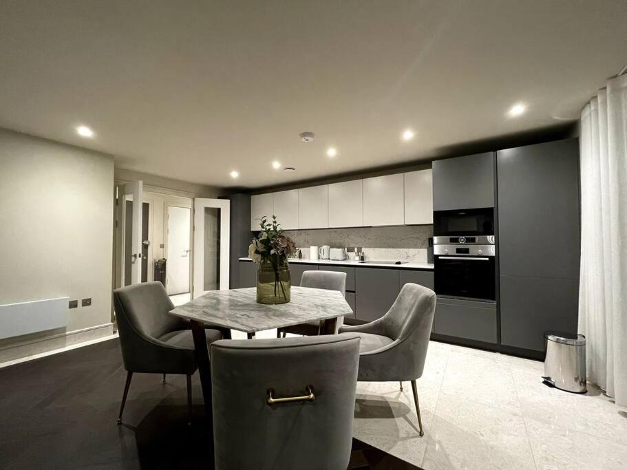 2Br Urban Vista Retreat Chcl F7 Lejlighed Chigwell Eksteriør billede