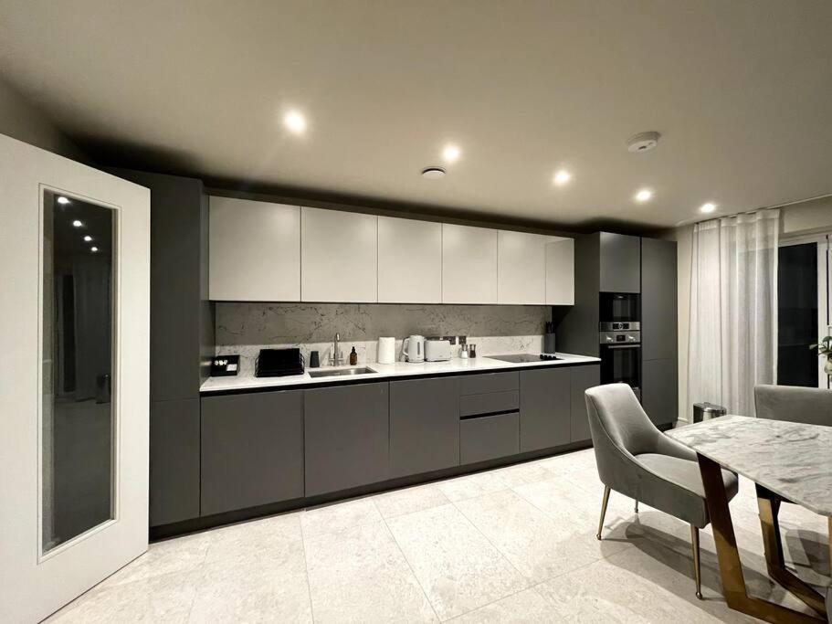 2Br Urban Vista Retreat Chcl F7 Lejlighed Chigwell Eksteriør billede