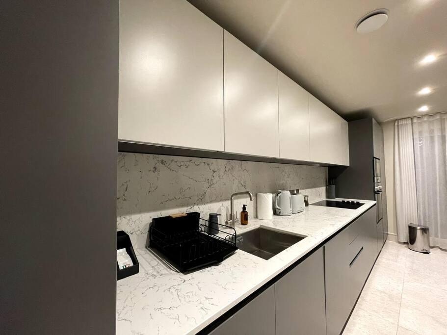 2Br Urban Vista Retreat Chcl F7 Lejlighed Chigwell Eksteriør billede